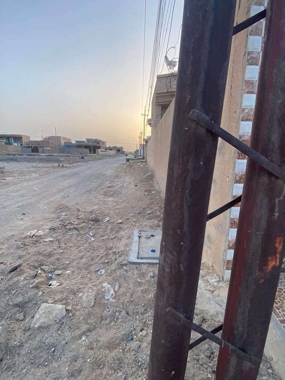 للبيع
دار سكنية مساحة 268 ركن طابو صرف حي الاسمد بناء حديث استقبال مطبخ حار بارد غرفتين نوم صحيات للاستفسار مراسلة الصفحة او الاتصال على الارقام التالية 
***********
***********
