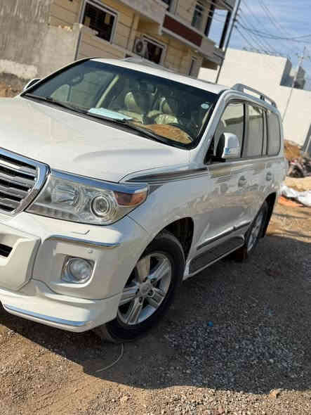 السلام عليكم للبيع لاندكروزر بريميه موديل 2013 ماشيه 138 بيها فقط بس بارد فوله كفاله عامه ديالى بعقوبه السعر 350 بها مجال الشراي ***********

