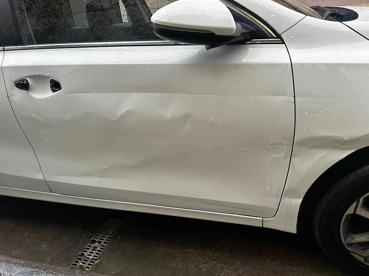 K3 موديل 2025سياره ماشيه 1800 سياره زيرو على وضع الشركه مصالي سبوع من ماخذها سياره بيها صخه مثل ماموضح بصوره ابيعها على طختها سياره باسمي تحويل ثاني يوم للستفسار لاتصال على رقم *********** مكان السياره بغداد الشعب عارضها 145
