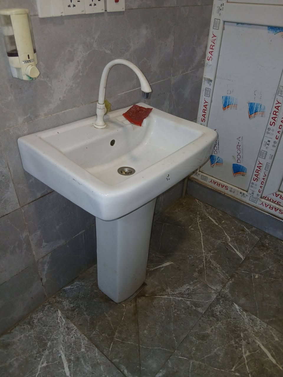 سڵاو بەرێزان کۆمەڵی بابەتی چێشتخانەو  مطعەمان هەیە بۆ فرۆشتن هەمووی تازەیە دوومانگە بەرکار هاتووە   بۆفرۆشتن     بۆ زانیاری زیاتر یان نامە مان   بۆ بنیرن یان  پەیوەندی  بەم ژمارە تەلەفونەوە     بکەن ((((***********))))
