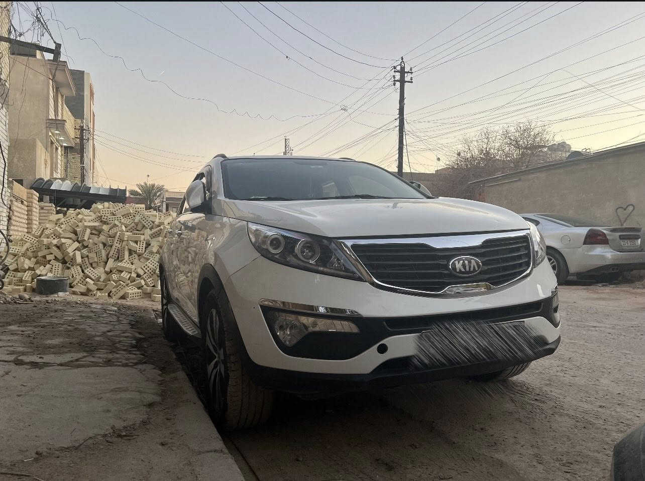 السلام عليكم
كيا سبورتاج 2013 للبيع السياره خليجيه مكفوله من المكينه والكير ماشيه 199،000 كم قطعه وحده صبغ بالصندوك + بيهه ضربه بالصندوك 
محرك 2.0 

مري شفط 

تحكم كشن كهرباء 

تخم تايرات جديد 

دوشمه جديده بس بعدني مشادهه 

مكان السياره بغداد العامريه 

الرقم للتواصل *********** 

مموجود ماسنجر فقط واتساب
