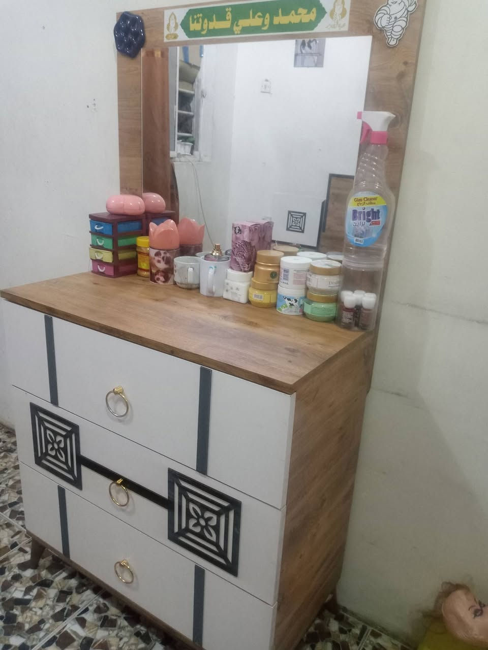 سلام عليكم غرفه نوم تركيه للبيع خمسه قطع مستعمله نظيفه جدا عنوان بغداد رقم الهاتف ***********
