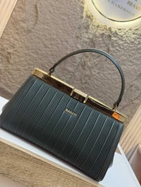 تخفيضات • قطع أخيرة • اكسسوارات