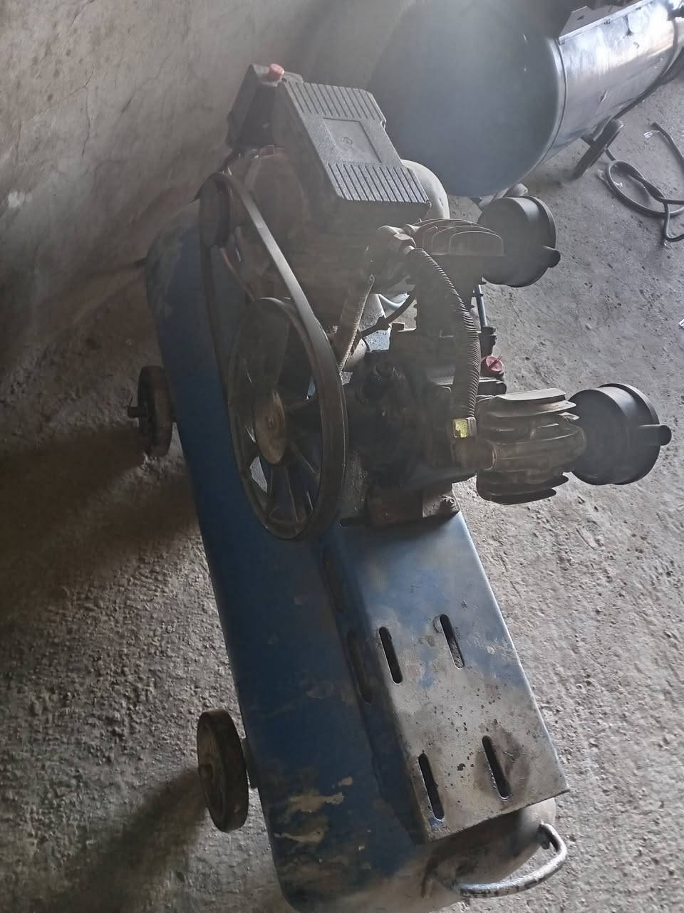 السلام وعليكم
كبريسر البيع الحجم ١٢٠
سرط الشغل التصال ***********
عنوان تكريت فلكه العلم
مقابل السايلو الذره
