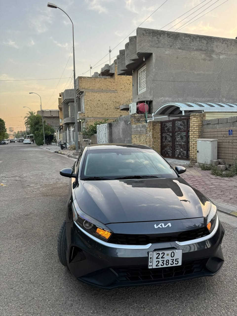 سلام عليكم
Kia Forte 2024 
كيا فورتي موديل 2024 
السيارة وارد امريكي الحادث جاملغ الايسر بارد والايمن مبدل ومصبوغ وبنيد مصبوغ ومبدل فقط
بدون شواصي ولا لغود ولا تكمة ولادواخل 
السيارة فئة الاستاندر مواصفات بلادية LX
الممشى ٦٨ الف مايل ، السيارة استخدام شخصي دهن اصلي ، وبانزين كلة محسن 
السيارة نظيفة من كلشي و احلى من صور 
المواصفات : 
1. تحكم مري
2. اوضاع قيادة ( سبورت ، ذكي ، اعتيادي )
3. مثبت سرعة
4. تحكمات ستيرن 
5. قيادة ذاتية
6. شحن لاسلكي
7. رادار تصادم امامي 
صور الحادث موجودة داخل الصور 
السعر 155 وبيها مجال للشراي  
للاستفسار اتصال او واتساب او ماسنجر 
***********
***********

