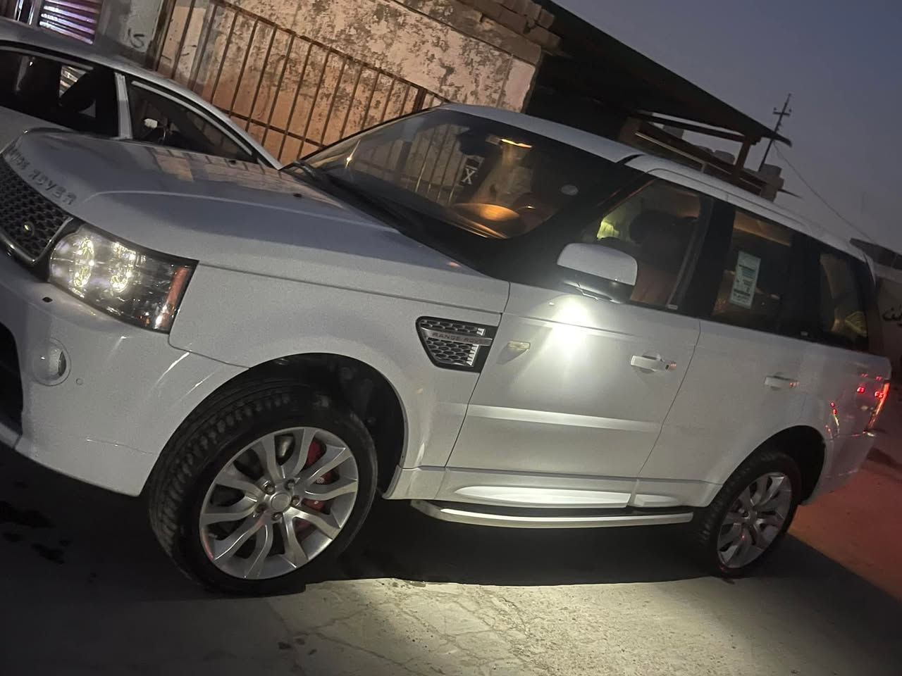 السلام عليكم
   Range Rover Sport 2012 HSE
وكالة Sardar
.  رانج روفر سبورت 
. خليجي 
. وكاله  
.2012
. 170km 
. V8 5.0   HSE 
. سوبر  
.  كير. محرك. صدر. جكات  كفاله 
. فول مواصفات معروفه مالت الرانج2012
. بدون حادث  (كفالة عامة شرط) 
السيارة استخدام كلش خفيف . نضيفة  
. العده والعدد والاسعافات كلا بلادي سبير بلادي 
. الكتلوك معلومات السياره بلاديه

. عنواني بصرة 
***********   ترهم بيع او مراوس حسب…..
