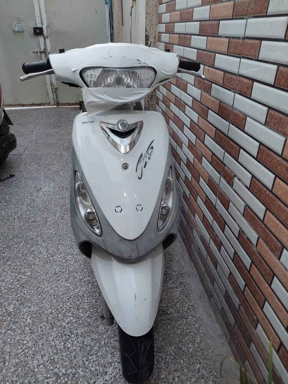 سلام عليكم ماكس منغولي البيع ما مفتوحة كهربايات كلة شغال نكرة سلف مكان نجف سعر ٧٠٠ بيه مجال حك جية هاذة رقمي ***********
