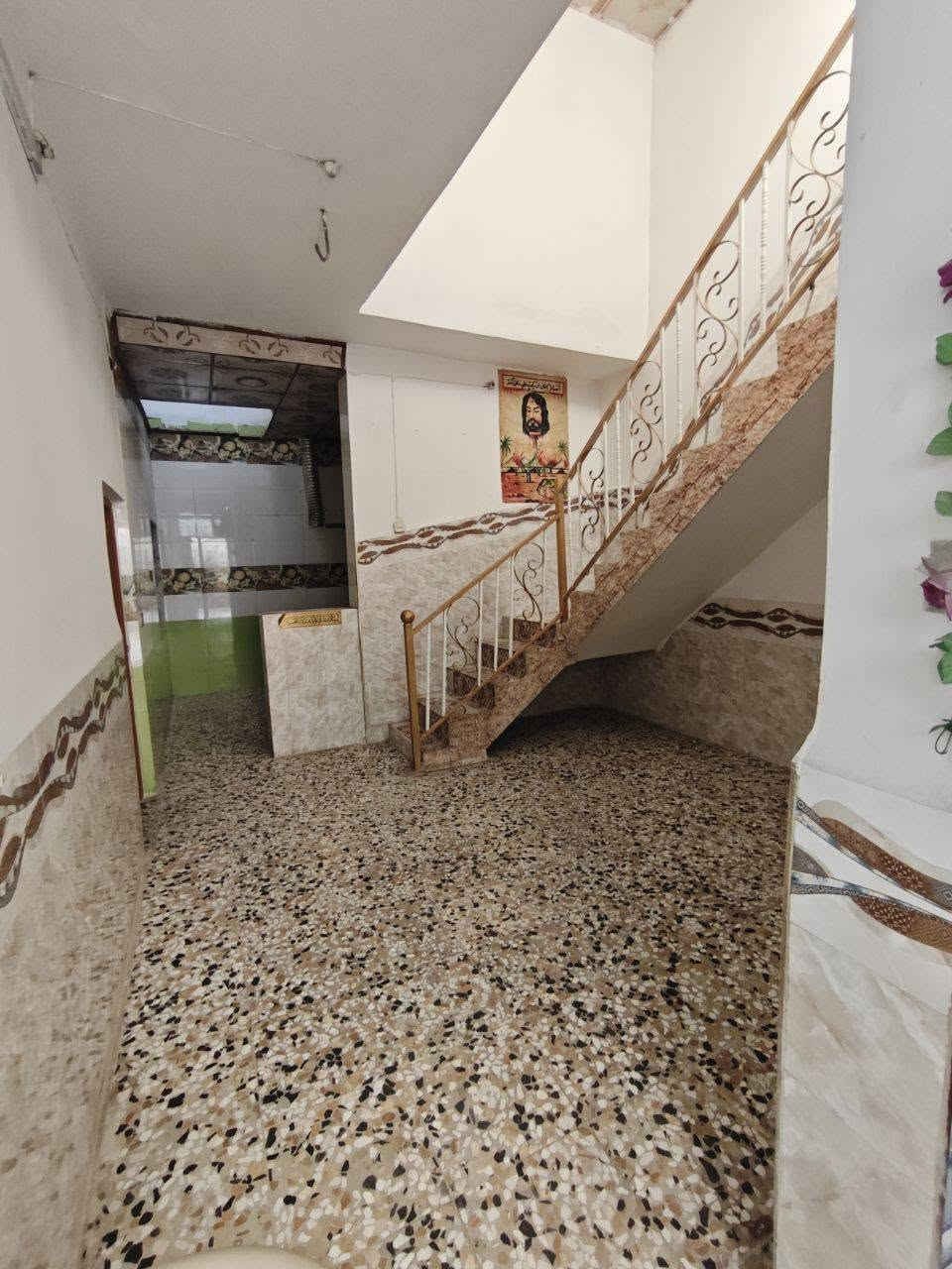 سلام عليكم
بيت للبيع مساحته 75م زراعي 
البيت يتكون من طابق ونص 
الطابق الاول استقبال وصحيات وصاله وغرفه نوم ومطبخ 
الطابق الثاني سطح وغرفه نوم ومخزن 
عنوانه كربلاء _ كنطره السلام شارع المدرسي 
البيت مكانه على طريق زوار الحسين 

السعر 73 مليون وبي مجال للشراي

الرقم ***********
