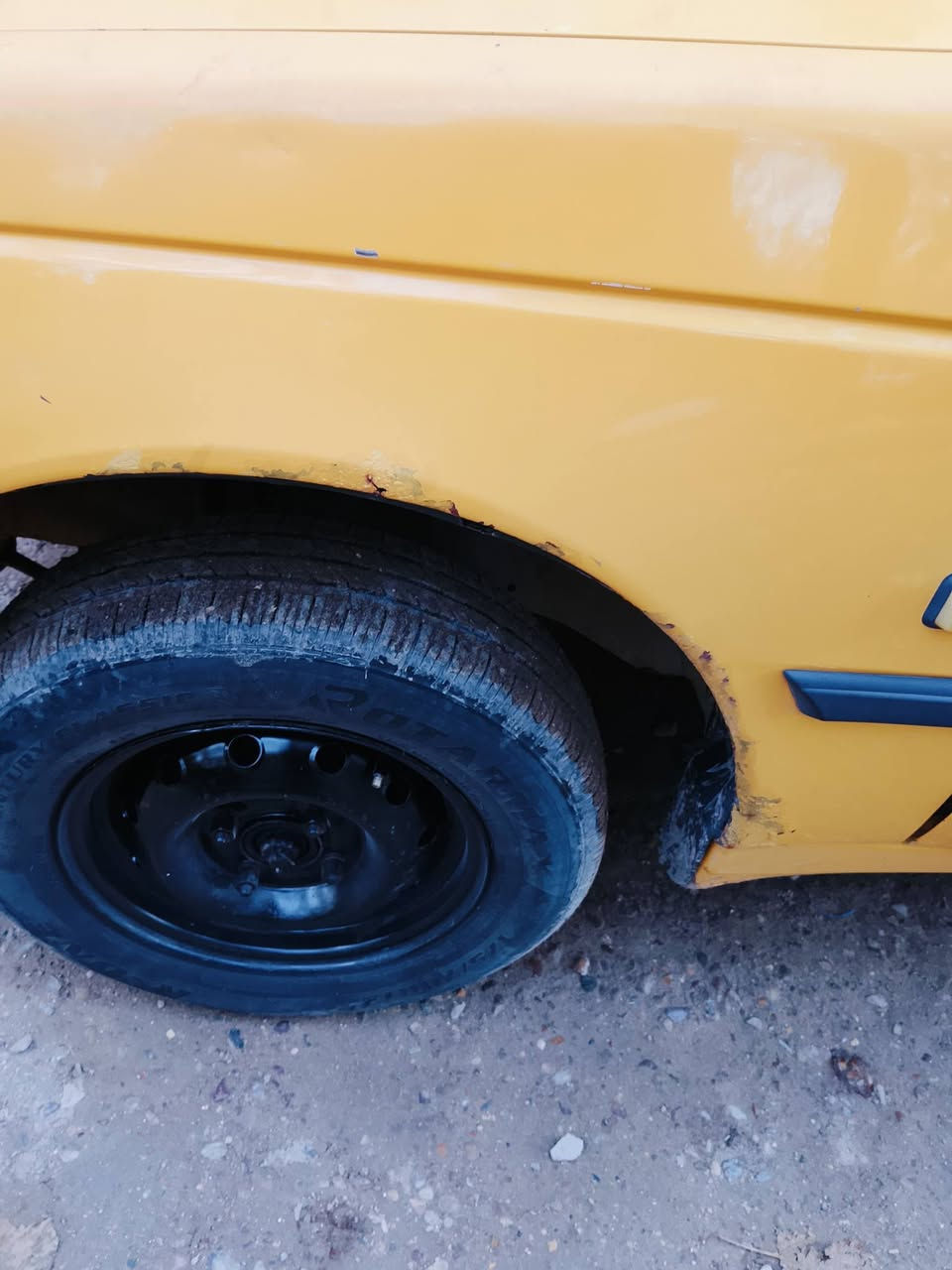 السلام عليكم بيجو روى موديل 2009 مصفره هيئه وغرامات هزه جديده صدر جديد تايرات جدد  كير ومكينه جدد رقم انكليزي كهربائيات شغاله جاهزه من كلشي السعر 22 وبيها مجال
رقم الهاتف ***********
