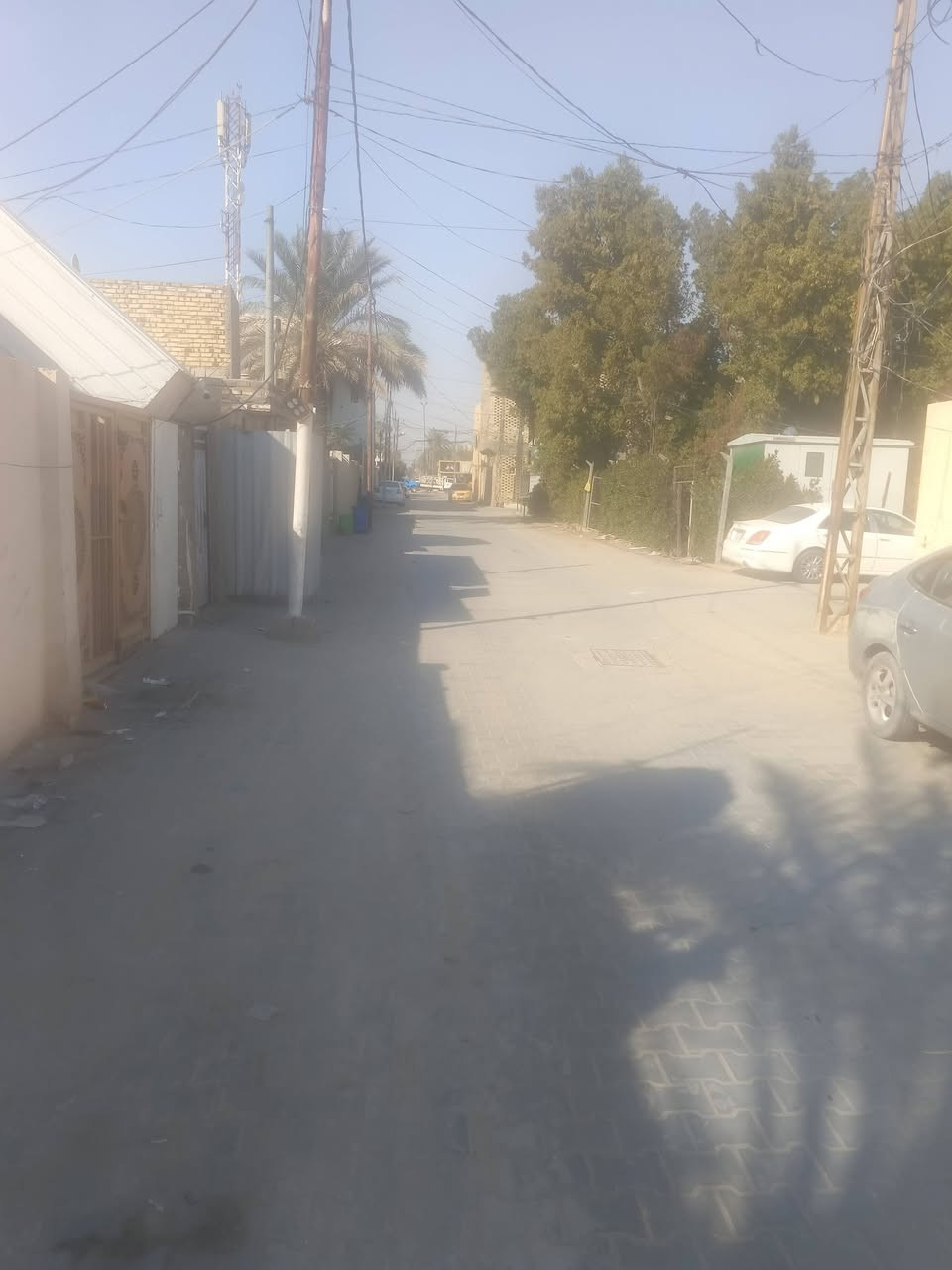 للبيع بيت  طابقين في حي القادسيه المساحه 210م صالح لسكان 4غرف نو م صاله استقبال ومطبخ ومجموعه صحيه  طالع منه مشتمل طابق الثاني معزول سعر المتر  2350هاتف 4***********///***********تحياتي ابو ياسر
