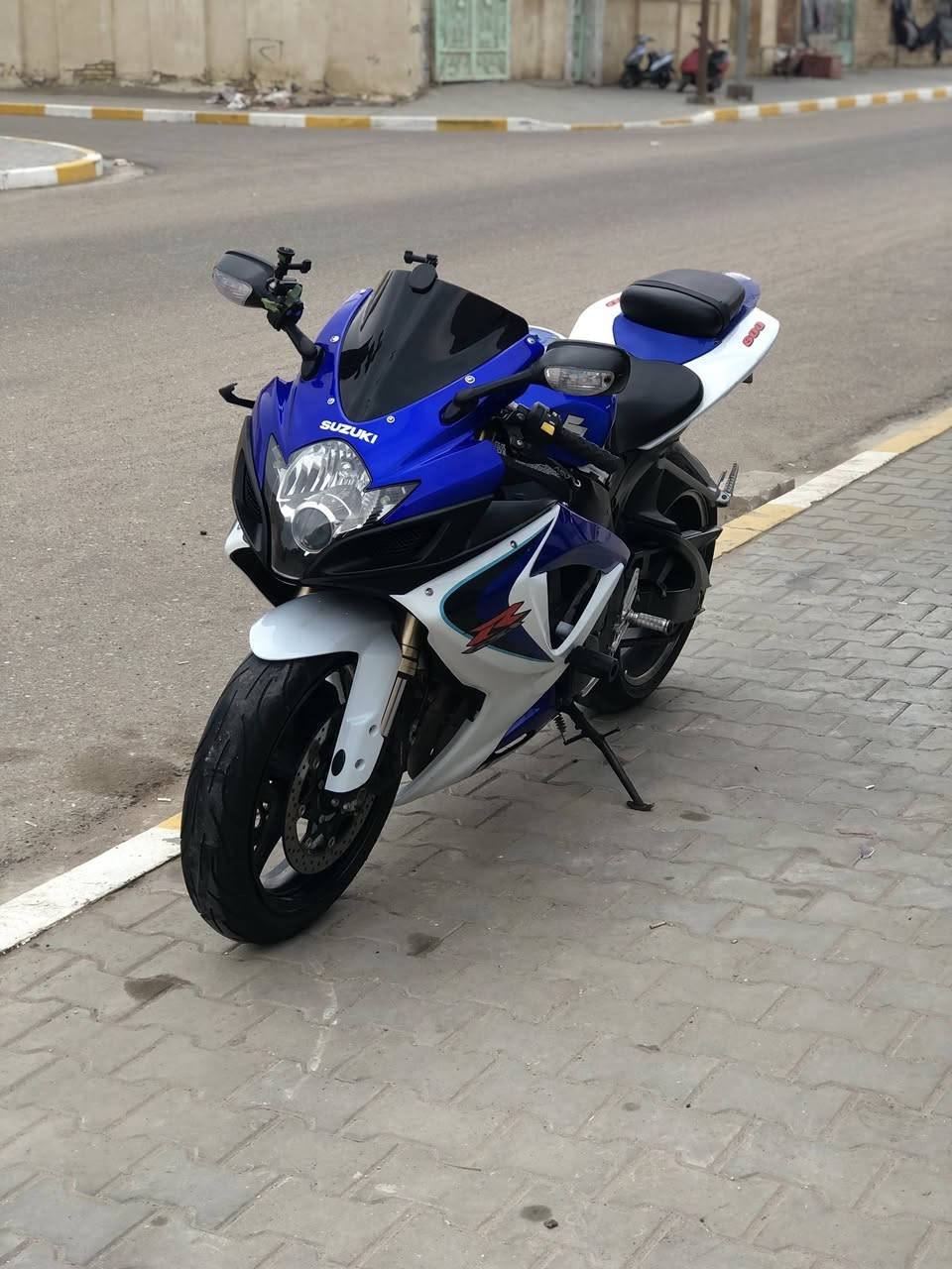 جكسر ستوك موديل 2007  محرك 600  دراجه كفاله عامه. من اتاير لتياير. كلها علا وضع شركه ماشيه ٢٣ الف دراجه.  رقم.  بصرة. عواني بصرة المو شراي لا يتعبني ول ما يعرف بيهن لا يضل يسل. ولحد يطبالي يكلي شبيها ما بيها. دراجه جديده ومكفوله  سعرها 55  ورقه. *********** واتساب فقط
