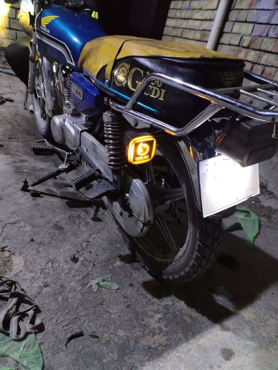 سونك موديل 23بيها مكينه شاد ٢٤دراجه كفاله نقص بس شاشه غسلتها وحتركت تايرات جدد قبل سوع شادهن دسك بنز كله جديد مكينه ب جيس دراجه ما مغسوله أوراق كامله البيع سعر ٥٥٠بيها مجال حك الجيه مكان الأمين ثانيه


**إذا كنت صاحب هذا الإعلان وتريد حذفه لأي سبب، رجاءا أرسل رسالة إلى الدعم الفني**