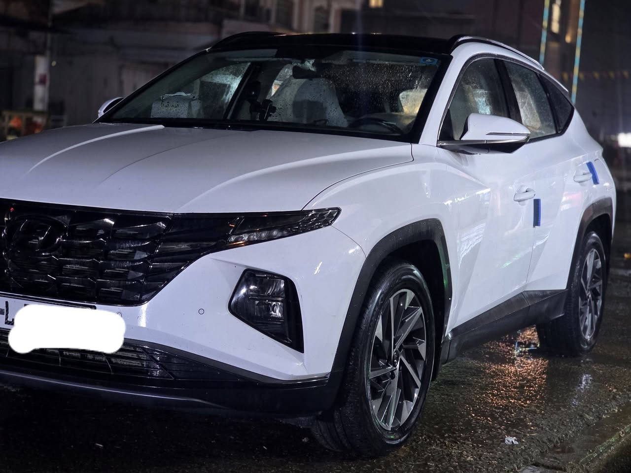 السلام عليكم 
توسان ٢٢ خليجي 
رقم بغداد باسمي 
مكفولة فول مواصفات ١/١
معروفة مواصفات الفول 
سيارة نظيفة وجديدة ع ايدي 
كير مكينة حدادية ع وضع الشركة 
والاطارات جدد ياباني 
السيارة ما ناقصه برغي ومعتني بيه 
مكانه الكوت 
*********** واتساب واتصال 
*********** اتصال فقط
