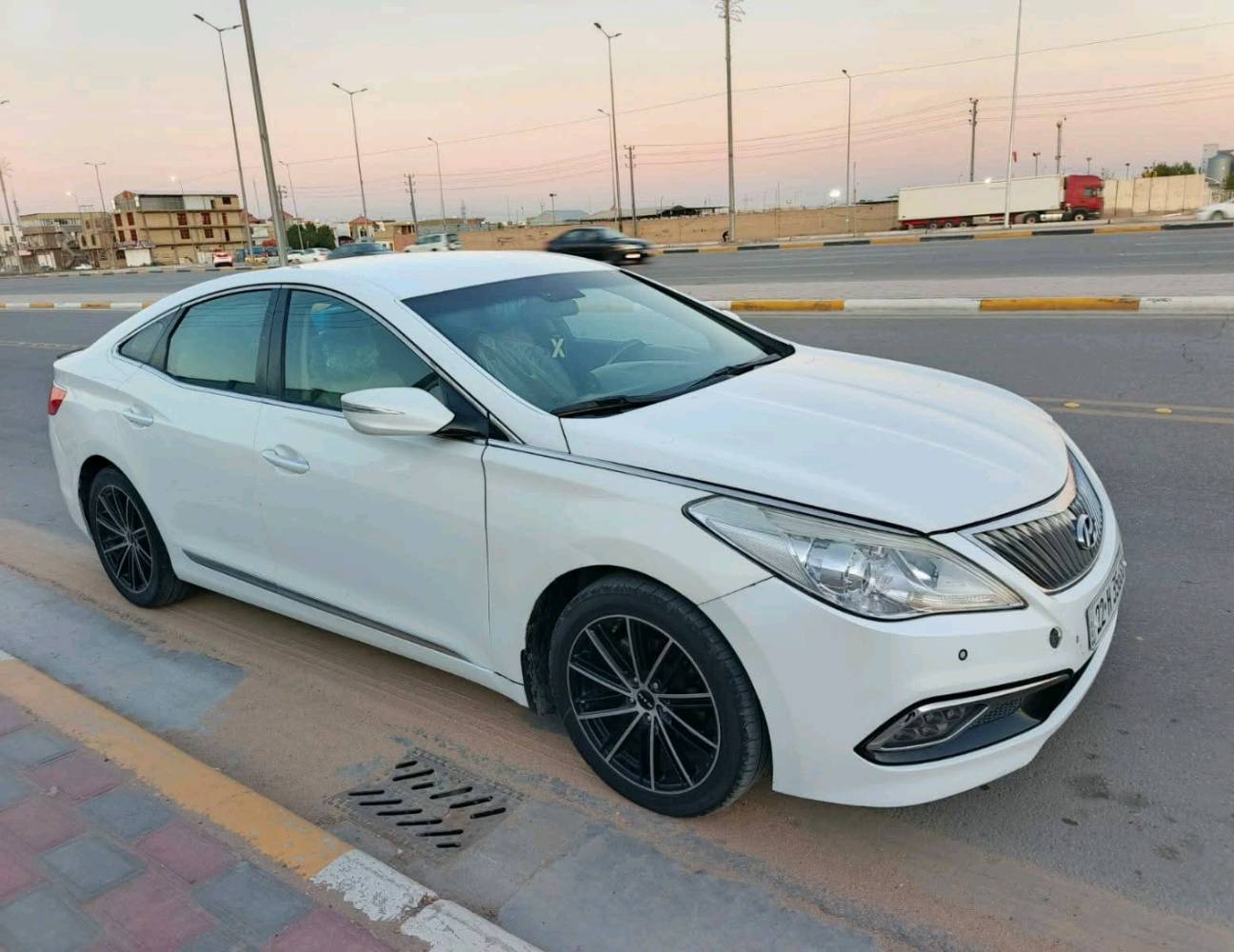 السلام عليكم سيارة ازيرا هيونداي مديل 15 خليجي 6سلندر بيها رشات صبغ كلير بدون حادث بيها خيط تبخير مكاني البصرة أبي الخصيب بيع او مراوس حسب القناعه السعر 107 وبيها مجال بسيط رقم الهاتف ***********