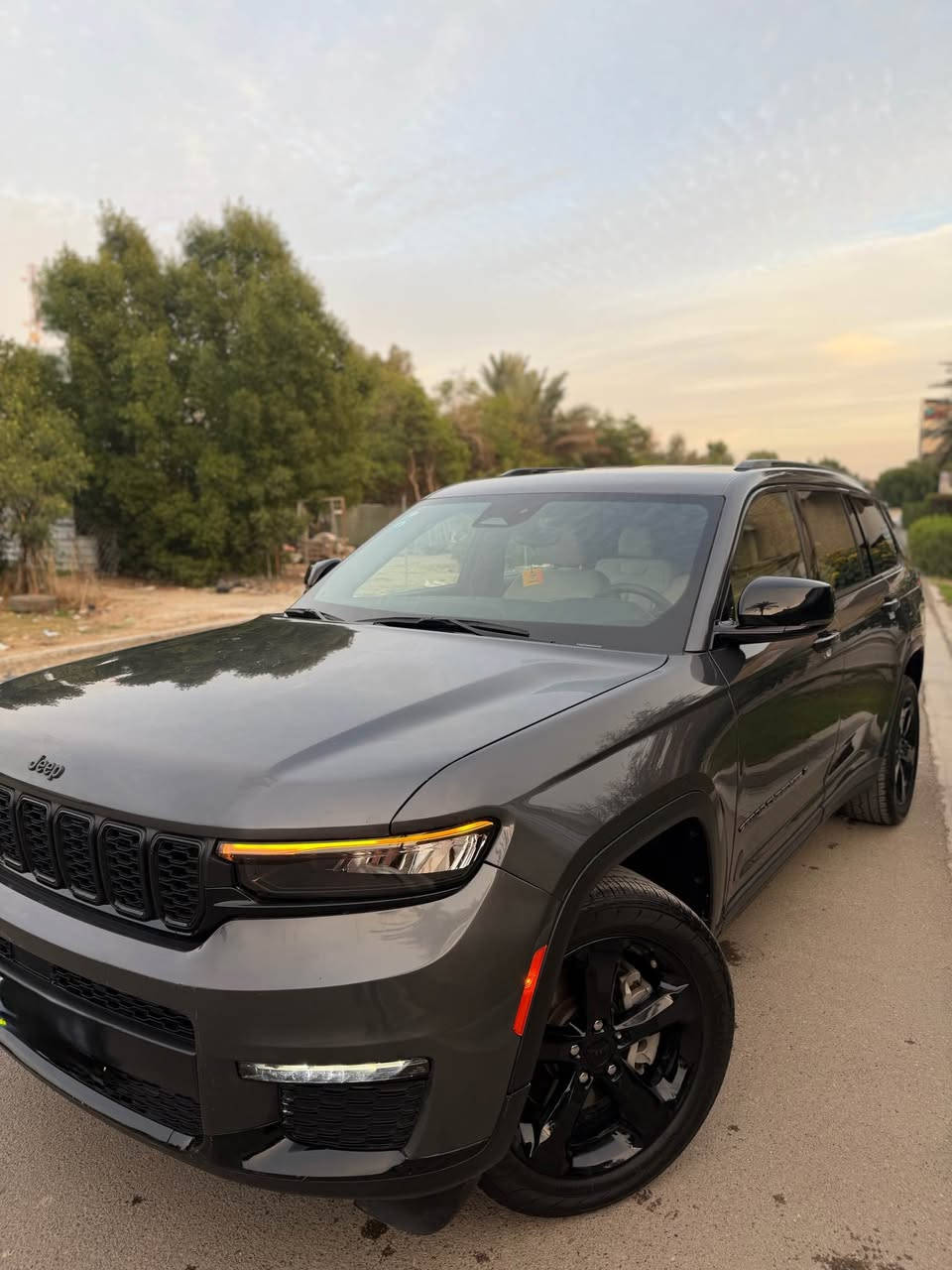 ✨ يا الله السلام عليكم ✨

🚘 جيب جراند شيروكي – Grand Cherokee L
📅 موديل: 2023
⛽ بنزين
👨‍👩‍👧‍👦 7 ركاب

🔹 المواصفات (فول مواصفات):
✔️ محرك 6 سلندر 3.6
✔️ دفع رباعي
✔️ بصمة أبواب وتشغيل
✔️ شاشة كبيرة نظام ترفيه
✔️ تحكم كامل بالستيرن
✔️ كامرة خلفية
✔️ حساسات
✔️ كشنات VIP منفصل
✔️ كراسي كهرباء
✔️ تكييف أوتوماتيك ثلاث مناطق
✔️ فتحات تكييف خلفية
✔️ سايد بريك كهرباء
✔️ أوتو هولد
✔️ تحديد مسار
✔️ مانع تزحلق
✔️ نقطة عمياء
✔️ وسائد هوائية متعددة
✔️ داخلية فخمة وواسعة

✨ وبعد بيها هواي مواصفات

ماشية 44 الف ميل

حادث السيارة جاملغ فقط ومبدل نفس اللون

✅ رقم بغداد باسمي تحويل ثاني يوم

🌟 السيارة نظيفة وبعد أحلى من الصور وبالعافية على اللي ياخذها

💰 السعر: 312 ورقة
🔻 بيها مجال بسيط

📞 للاستفسار: ***********
📍 العنوان: بغداد بغداد, العراق
