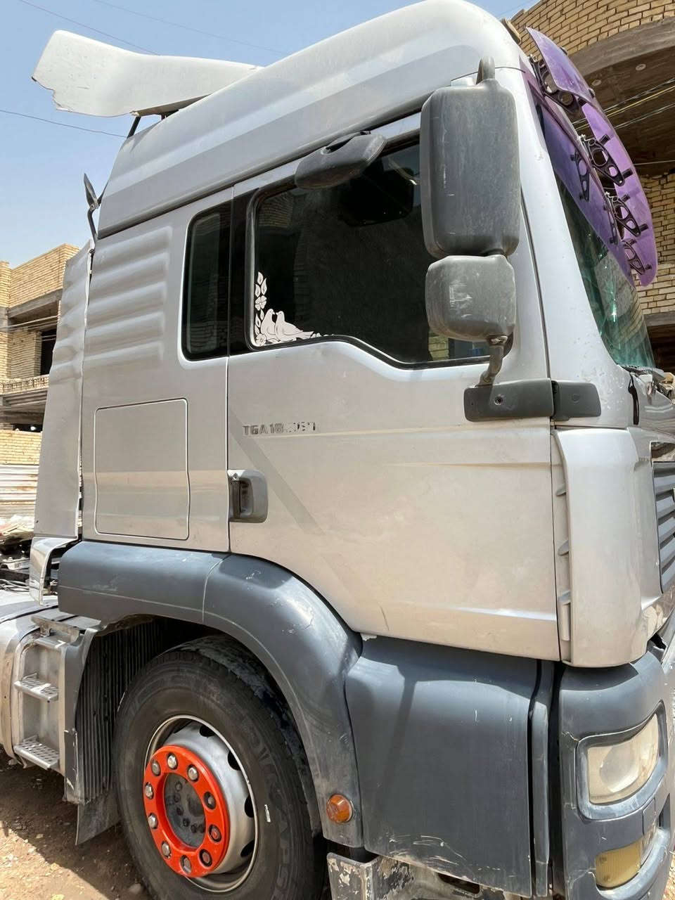 مان ٢٠٠٣ كير مكينه شاصي مقفول عربان مربوطه  عليه  سعر ١٢٥ وبيه مجال شويا *********** وتساب موجود
