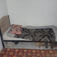 كلهن شلعه وحده للبيع جربايه نفر ودوشكهه ميز طعام كرسي وميز زغير 077402...