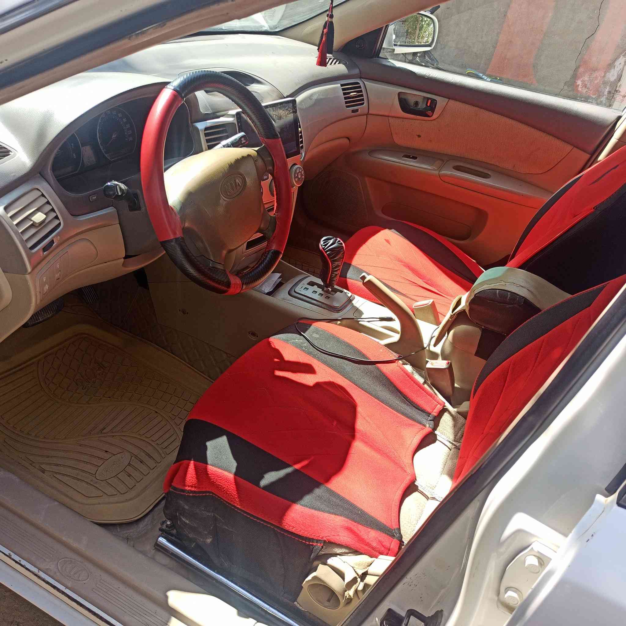 سلام عليكم اوبتيما موديل 6خليجي سياره بيه جاملغ امامي بس خارج ماعابره دحجه ستوته وبدنه بيه هلال خلفي جهتين خياس ومصلح سعر 90 بيه مجال بصيط مكان ديوانية قضاء الشامية مكلف بنشر تصلو على صاحب سياره ***********
