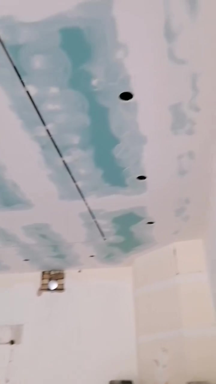 نعمل جميع الاصباغ الداخلي والخارجي
كرسته وعمل أو بس عمل على المتر أو قطعي 

التواصل ***********
