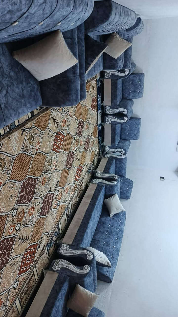 تخم 15مقعد جديد كلش اي ضررمابي نضيف جد شرط النظافه سعره 350 وبي مجال يوجد توصيل داخل كربلاء ***********
