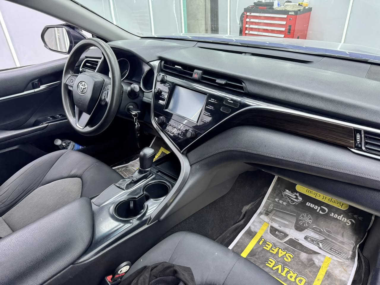 كامري ٢٠١٨ وارد امريكي LE
لسياره حادث امريكا دعامية اماميه فقط هنا صار بيه صبغ ٣ قطع بدون دواخل بدون ايرباك ماشيه ١١٧ الف كيلو متر سعره ١٦٠ ورقه مكانه بغداد ورقمه بغداد باسمي 
***********
***********
