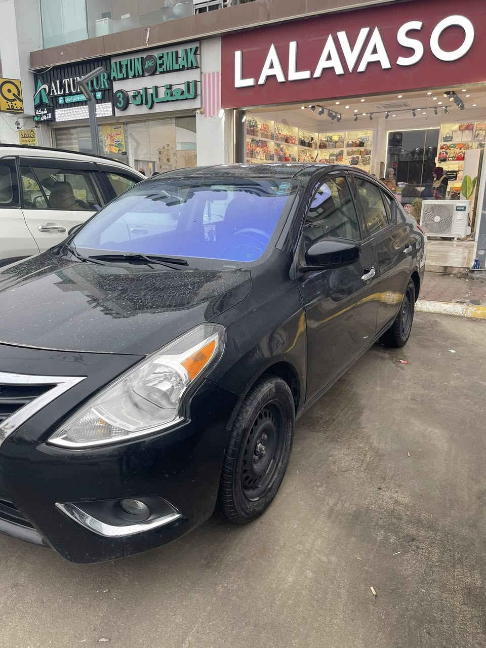 سلام عليكم
نيسان فيرسا موديل 2018  للبيع فقط
مواصفات sv معروفة

رقم سليمانية باسمي السنوية تنتهي ب 2030 

حادثها قطعتين جاملغ طرف السايق وباب السايق مبدل بلادي

 بدون دواخل وايرباك التكمة طرف السايق فقط طاك 

بيها كوبون بنزين 
سعرها 105 وبيها مجال مكان السيارة كركوك 
 للاستفسار هذا رقمي (***********)
