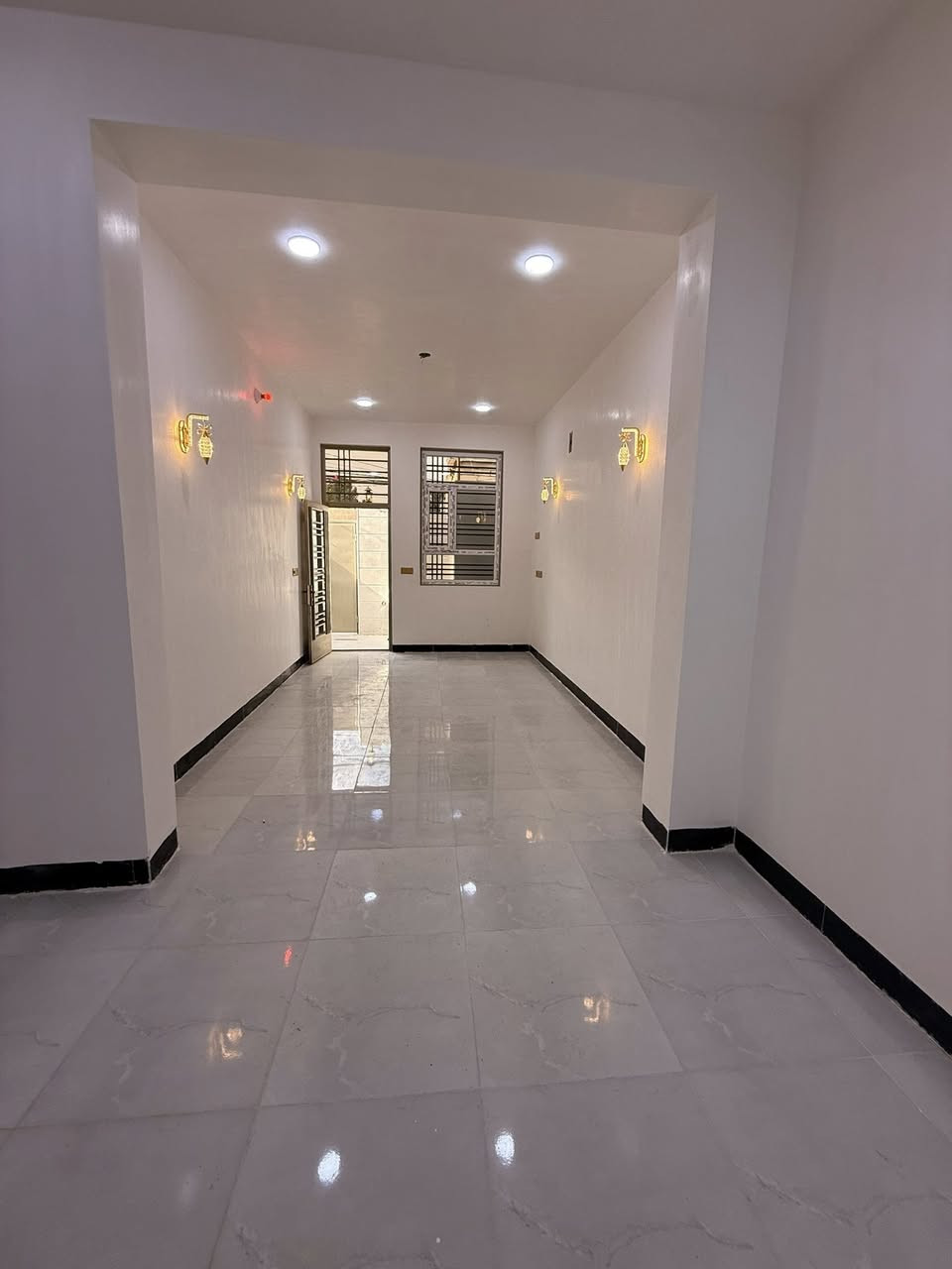 بيت للبيع مساحة ١٠٠م بناء جديد في حي العسكري قطاع ١٦ 
***********
***********
