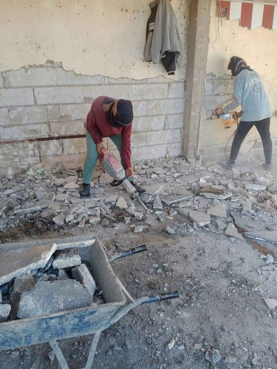 كادر عمال تصعيد تفليش حفر إنقاذ تدخيل سبيس حدل غسل تنظيف البيوت صب تنظيف حدائق نقل غراض 
اتصل وبل خدمه***********
