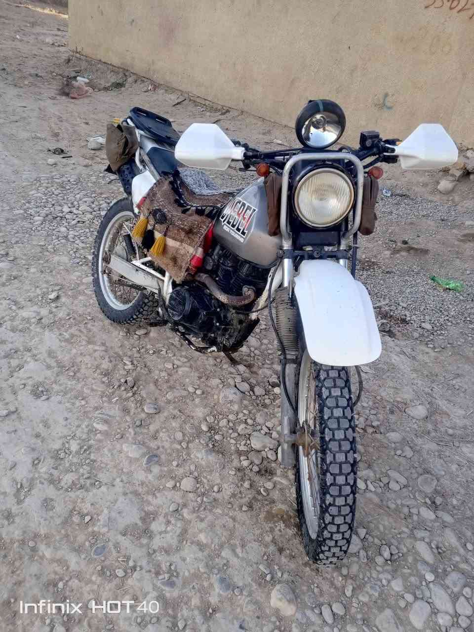 سلام عليكم قفاز ياباني للبيع محور بانده المكان جصان رقم ‏‪***********‬‏ رحم لولديكم الموشراي لا يخابر ولا يراسل  السعر مليون قفل
