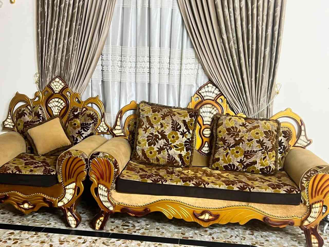 السلام عليكم تخم عدد ٢نفس التفصال السعر الواحد مليون وبي مجال عشر مقاعد الرقم لاستفسار ***********
