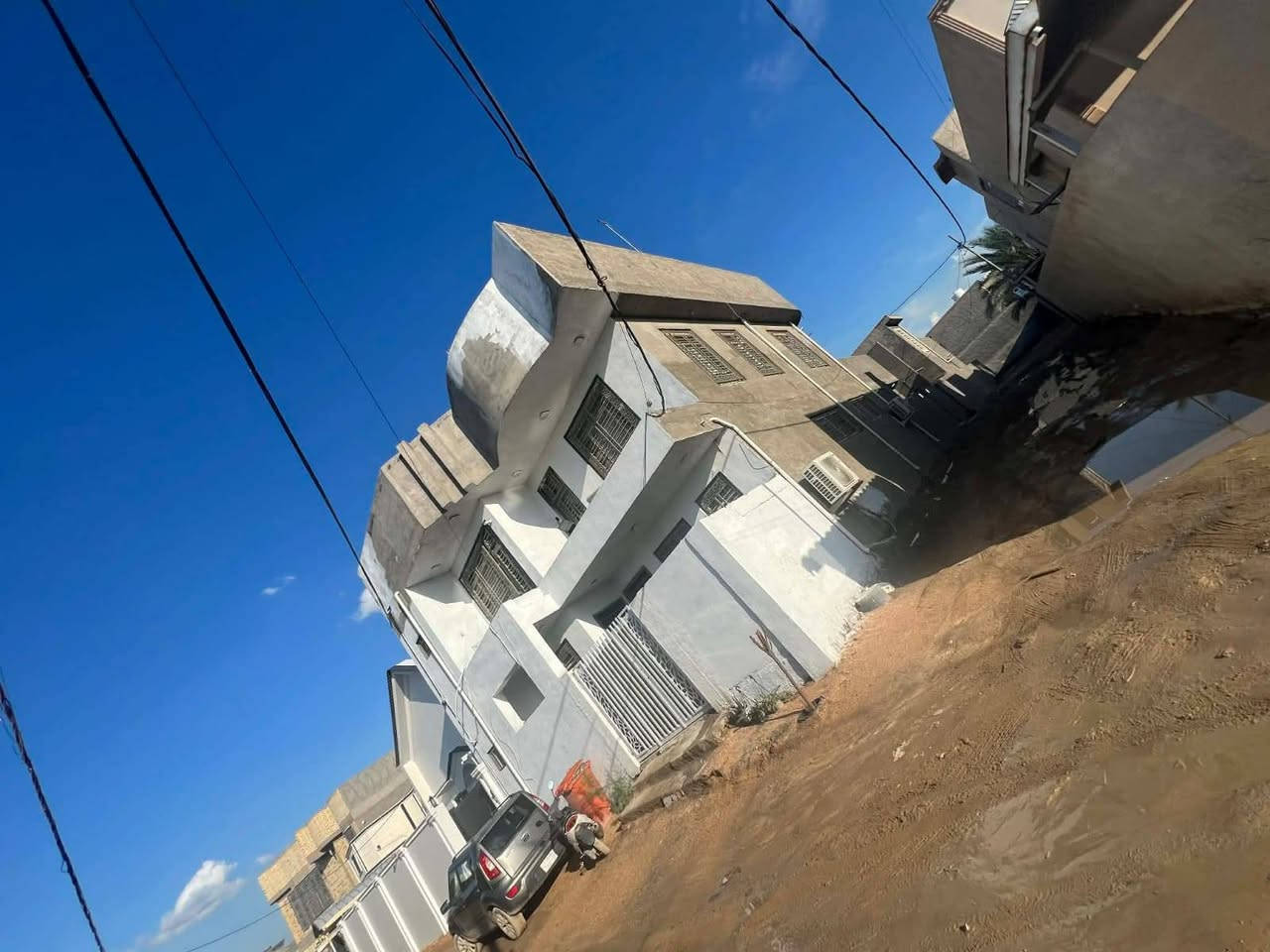 دار زراعي سند ٢٥ مساحه ١٥٠ متر بناء حديث موقع ممتاز كافه الخدمات طابقين ٤غرف نوم طويريج حي المثنى تفاصيل على الخاص مكتب حيدر للعقار *********** السعر ٢١٠ مليون َمع مجال
