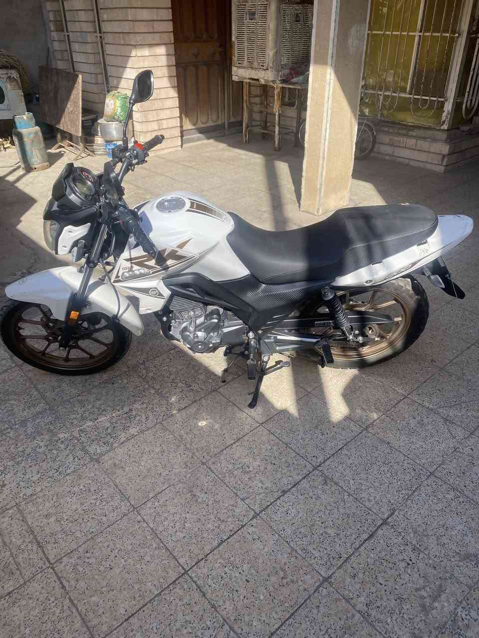 السلام عليكم دراجة ار كي 200cc رقم اربيل ماشية 11 الف سعر مليونين وبيها مجال بسيط للاستفسار 
على هذا الرقم
***********
