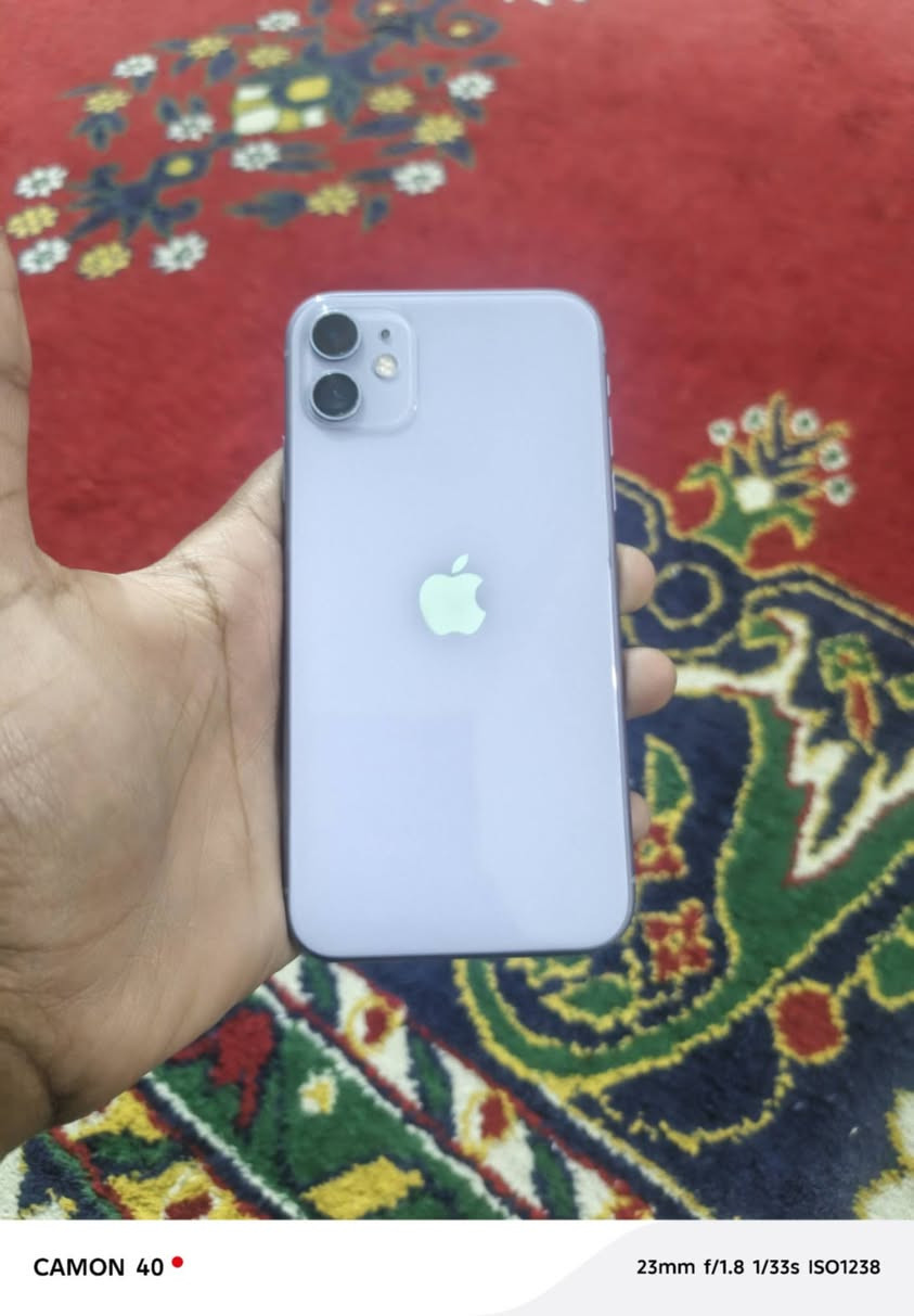 يالله
آيفون ١١ عادي مراوس باحدث وانطي فرق 
ذاكره ١٢٨ 
بطاريه ١٠٠ وشاشه تفصيخ اليوم شديتهن 
فيس إيدي متوقف شخط مابي
سعره ٢٠٠ وبي مجال مكاني فلوجه 
اتصال و واتس 
***********
