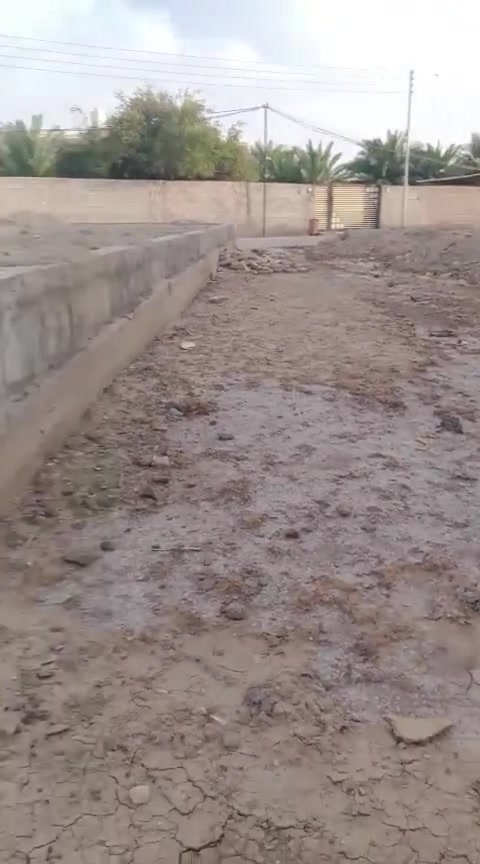 سلام عليكم قطعه للبيع ب حي الجوادين الاول قريبه عله الشارع العام المساحه 220 متر السعر 30 وبيه مجال رقم الهاتف ***********
