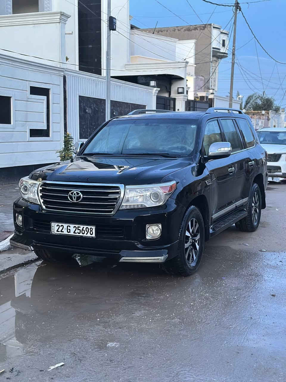 سلام عليكم لاندكروز 2011 ستينية فول مواصفات مكفولة من صبغ بيها بارد بسيط موجود في السونار رقم اربيل تحويل او وكالة محرك ٦ كير ومحرك لا تنقيص ولا تبخير مكانها ديوانية السعر 280 بيه مجال استفسار ***********
