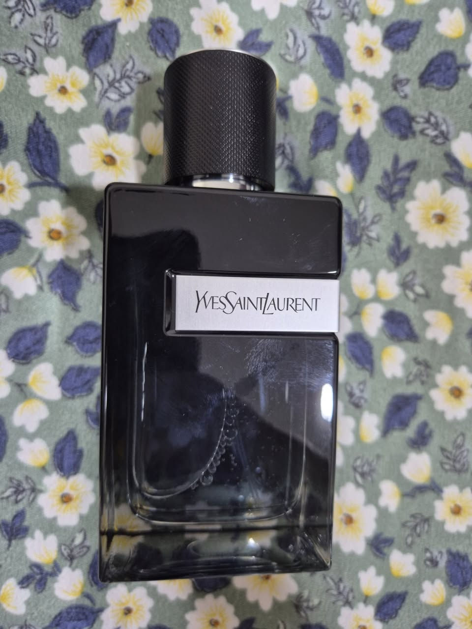 🏷️ عطر أصلي للبيع (غير مستخدم نهائياً)
Yves Saint Laurent - Y EDP (100ml) 🍏🌿
 (غير مستخدم نهائياً).
الماركة: YSL (إيف سان لوران)
النوع: Y Eau de Parfum
الحجم: 100 مل
الحالة: جديد 100% (Never Used)
📍 تفاصيل الاستلام والتواصل:
الموقع: بغداد - شقق حي صدام.

رقم الهاتف: 📞 ***********
📌 السعر: يرجى التواصل على الرقم المذكور أعلاه 💬 واتساب
