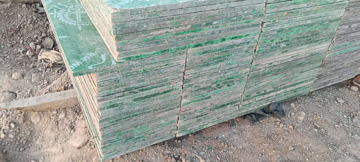 السلام عليكم بلايود جديد دكه وحده 100طبقه مشرحات ع30و 40و50بغداد الحسينيه ***********
