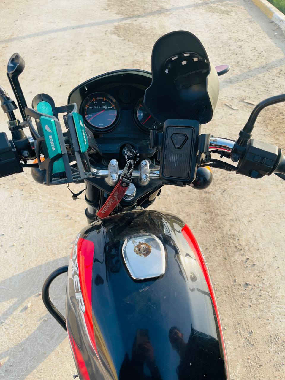 السلام عليكم
بوكسر مديل 23 مكفوله كلاسك 
العنوان/الشعله او الغزاليه 
السعر / مليونين 750 الف 
***********
