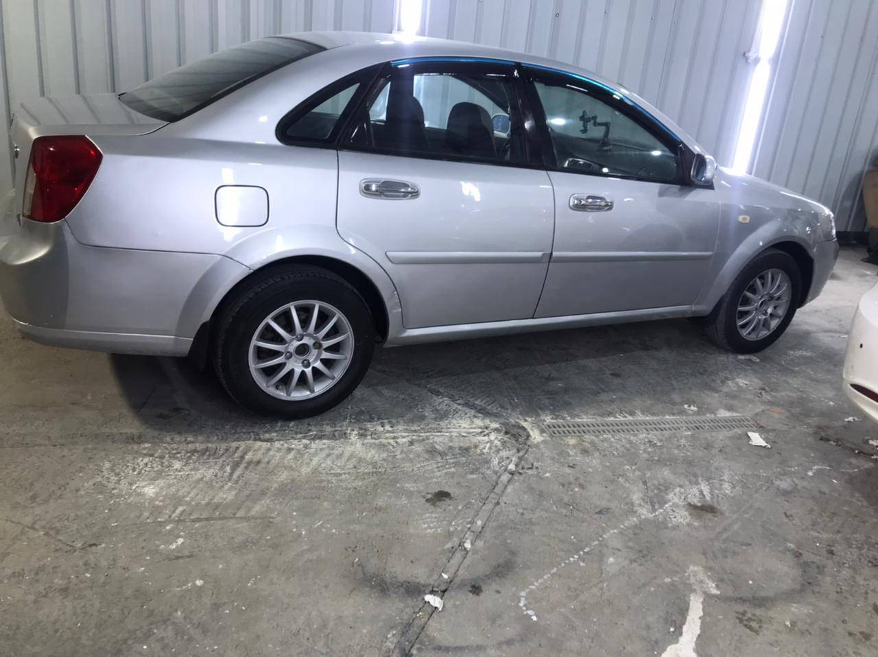 السلام عليكم....دايو لاسيتي اوبترا ٢٠٠٧ لون سلفر صبغ عام صبغتها بيدي على جرد وشخوط بدون حادث ابد محرك ١٦٠٠ كير اوتوماتيك نظيف جدا رقم انبار ألماني تحويل سنويه منتهيه قبل شهرين السعر ٦٢ $ مجال بسيط مكان السياره الرمادي للأستفسار الاتصال ***********
