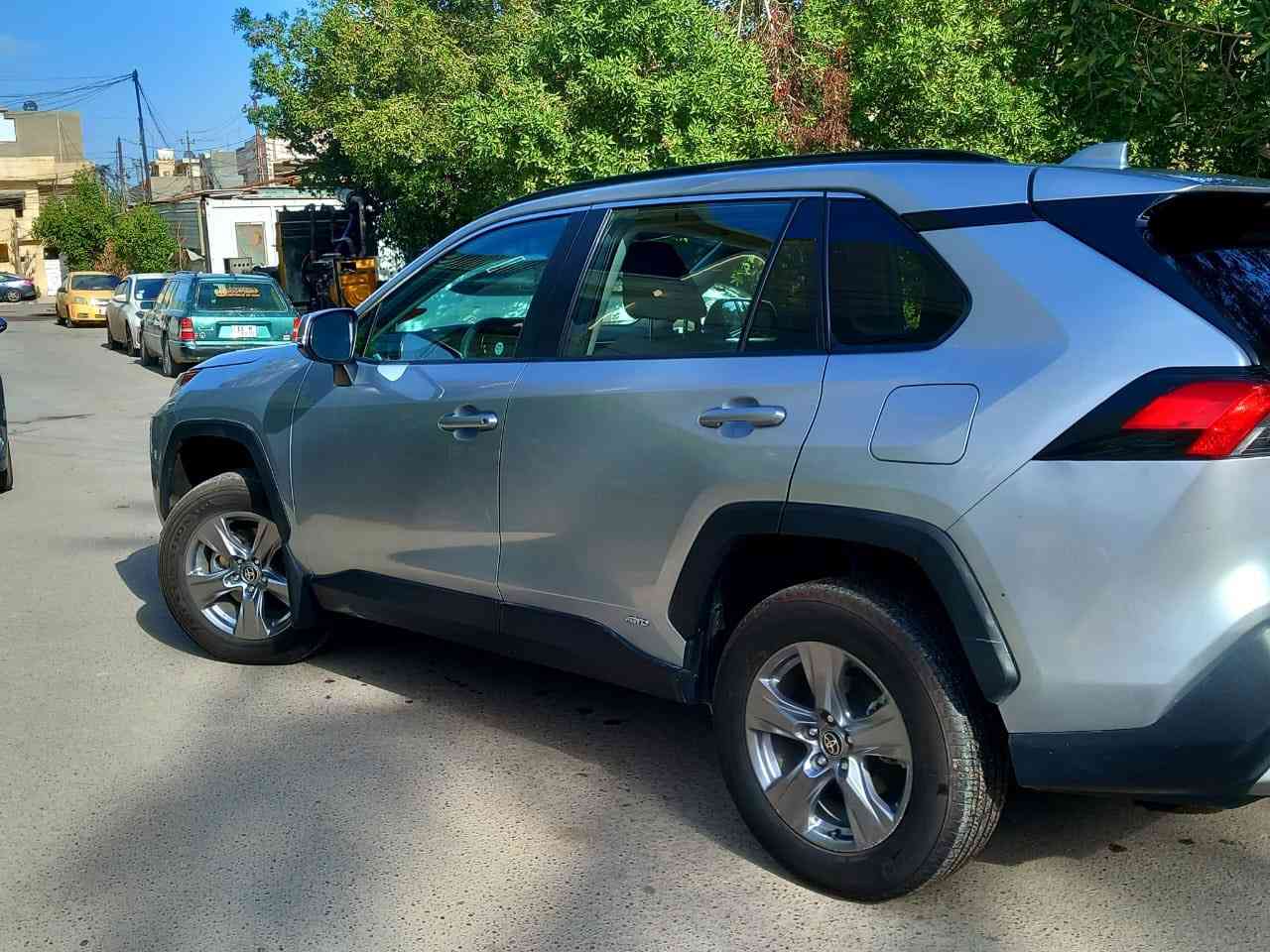 تويوتا راف 4 هايبرد XLE – AWD
موديل 2024
لون سلفر
دخول جديد – رقم بغداد

ماشية 10 الاف مايل فقط
المحرك  2.5 هايبرد
الدفع  رباعي AWD
صورة الحادث بسيط و بالمنشور 
المواصفات:
• فتحة سقف سلايد
• دخول الكتروني
• أبواب بصمة (أمامي)
• بصمة تشغيل
• تشغيل عن بعد
• شاشة لمس كبيرة
‏• Apple CarPlay
• كاميرا 360 درجة
• هاند بريك الكتروني
• باب صندوق كهربائي
الراحة:
• تبريد منفصل قطعتين
• جامات 4 أوتو
• مقعد السايق كهربائي (3 وضعيات)
• كشنات مخمل أسود
• تبريد + تدفئة للمقاعد الأمامية
• تدفئة ستيرن
أنظمة القيادة:
• AUTO HOLD
‏• AUTO START / STOP
• مثبت سرعة
• نظام ECO / NORMAL / SPORT
• مانع انزلاق
أنظمة الأمان:
• رادار أمامي (تحديد مسار)
• رادار نقاط عمياء
• رادار خلفي للتحذير من الاصطدام
• حساسات أمامي + جانبي + خلفي 360
• تحذير الخروج من المسار
الإضاءة:
• لايتات LED عدسة
• باك لايتات LED
• إشارات بالمرايا
السعر المطلوب: 275 $
المكان: بغداد – العامرية

للاستفسار:
📞 ***********
