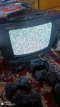 جهازين بلي وان واحد شغال وثاني شغال بس عدسه فقط وتلفزيون هوه وريمونه ش...