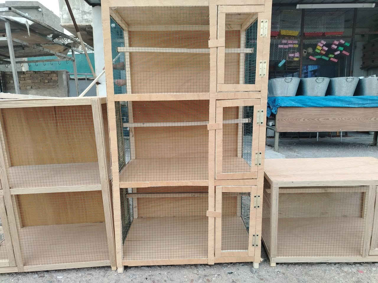 السلام عليكم خانات للبيع ام الطابق+ طابقين+ 3 طوابق العرض 70 الارتفاع 50 النزال 45 شغل درجه اولى خشب روسي مو سكيبات سعر ام التك 15 وام الطابقين 30 ثلاث طوابق 40 العنوان بغداد حي العامل ***********
