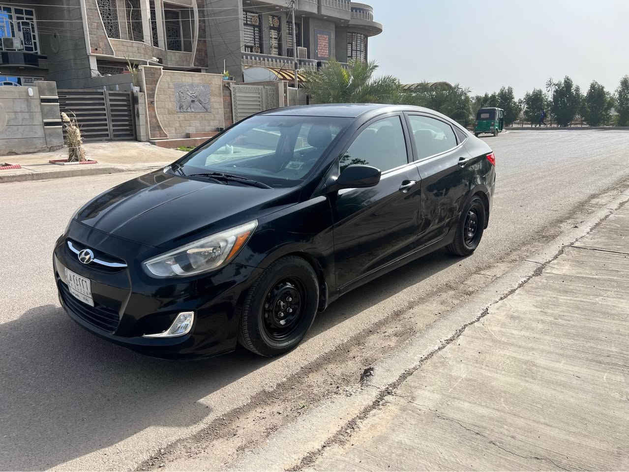 السلام عليكم 
للبيع اكسنت موديل 2017
رقم بغداد وارد امريكي 
محرك 1600
ماشيه 130mil
ضررها دعاميه إماميه وخلفيه بدون ايرباك  كلها ليبل واحد 
وبالعراق بيها بيها طخطخات واضحه بالصور ممسويهن
كير ومحرك وصدرتخم تاير كله جديد
السعر88وبي مجال للاستفسار ع
***********
مكان السياره بغدادالسيديه بغداد, العراق
