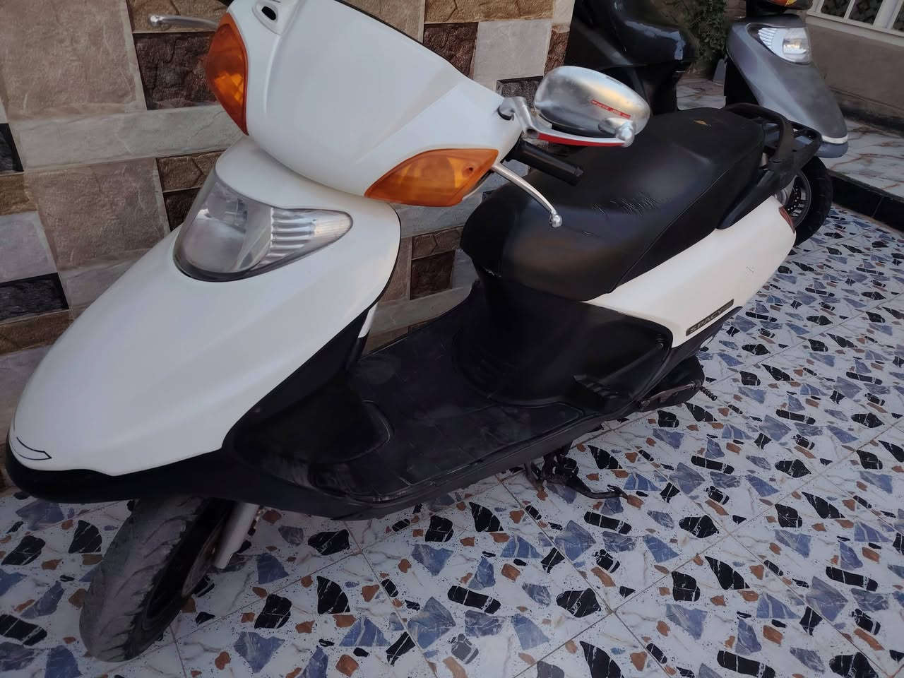 سلام عليكم سبيسي ياباني للبيع كفرات اصلي كابريتر اصلي مفتوحه اول فتحه دراجه ناعمه وخير من الله فقط سلف عاطل ولباقي كله شغال مكاني كوت السفحه سعر 450 وبيه مجال للشراي ***********
