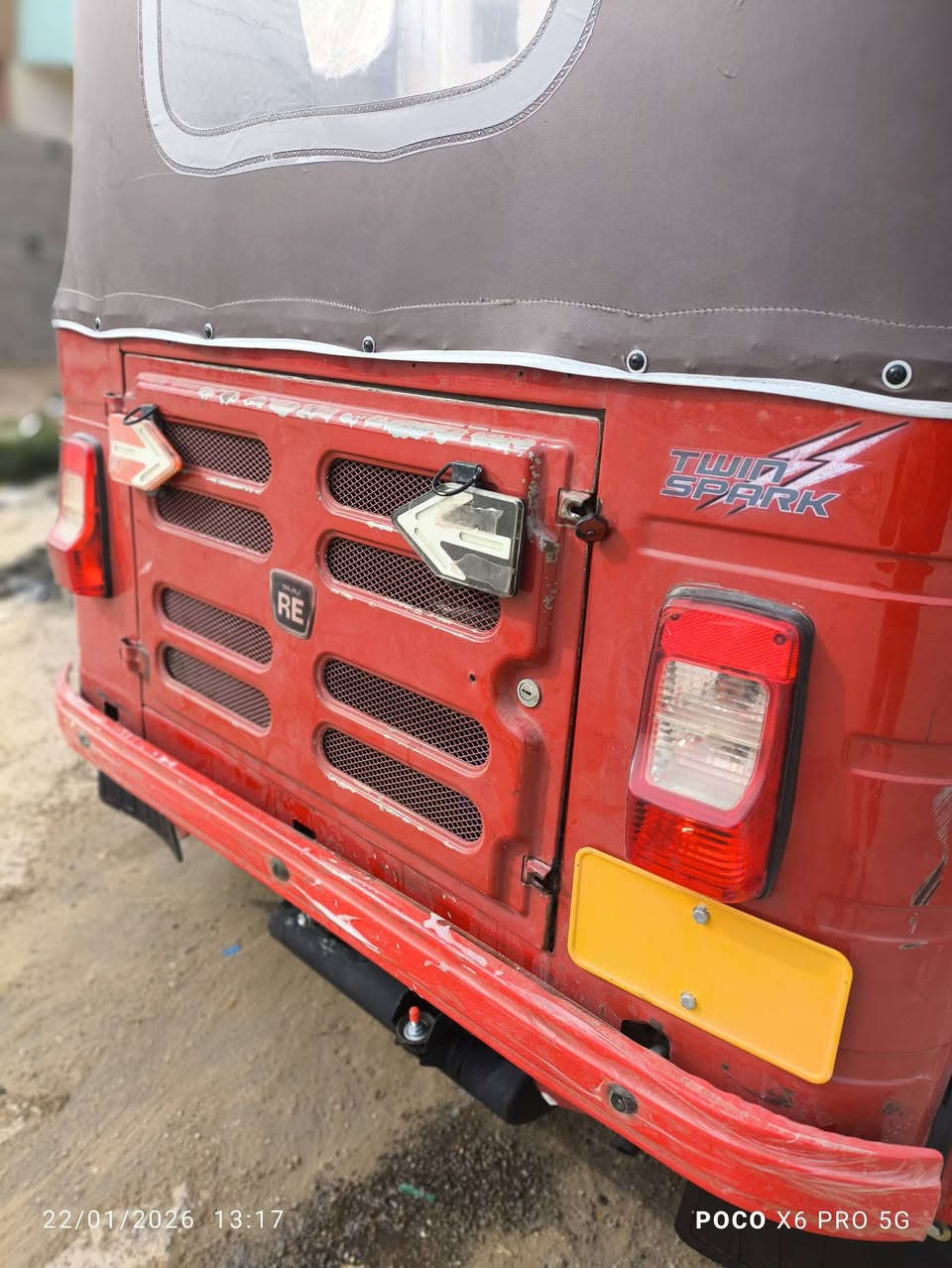 سلام عليكم مرخصت الادمن تكتك للبيع موديل 19وراق اصولي  مكفوله من صبغ بس دوس فقط  ملاحضه(بدون غراض) مكان كربلاء امن داخلي ***********
