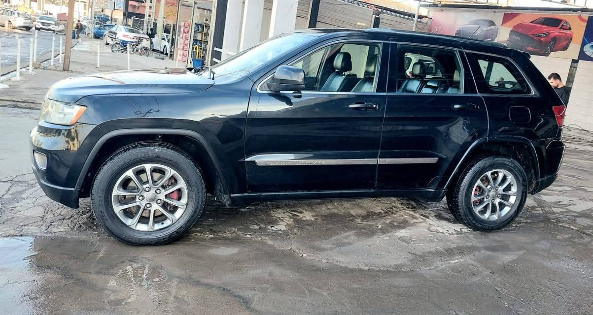 جيب لاريدو ٢٠١٢ اسود رقم بغداد الجديد فور ويل السيارة كشنات جلد داخل اسود كشن كهرباء بصمة تحكمات ستيرن لايتات زنون اصلي عالي ناصي مكينة ستة سلندر ٣٦٠٠ كير مكينة كفالة بيهه ٣ قطع صبغ بدون دواخل جامرلوغين خلفي والامامي رش اثر شخط رش فقط تايرات جدد صدر جديد سيارة كاملة السعر ١٤٤ وبيهه مجال حك الجية مكاني ديالى الخالص ***********
