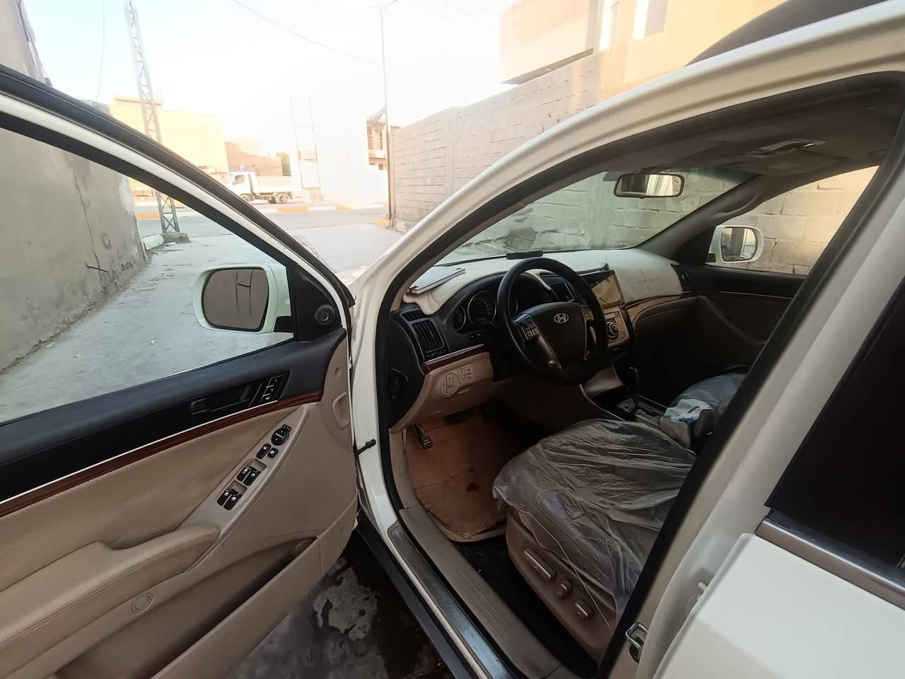 هونداي فيركروز 2009  خليجي مكفوله كفاله عامه حت دعاميات
فور ويل درايف 
المواصفات كالاتي
رقم بغداد  باسمي هزه سنويه كله جديد 
بصمة تشغيل  ابواب
سلايد روف 
ستيرن تحكم كهرباء
كشن السائق تحكم كهرباء ذاكرة وضعيتين 
كشنات عدد ٧
تبريد بيانو عدد اربع قطع مع تحكم منفصل 
مرايات جانبية تحكم وشفط كهرباء مع ضوء ترحيب واشاير وقلاب عند الرجوع للخلف 
بك لايت لد
يدات نيكل خارجية
محرك 3800 دبل كير عادي واوتماتيك فور ويل ( المحرك والكير والصدر  والتبريد مكفول ) 
مرايا عاكسة للضوء اوتو دم 
شاشة وكاميرا  خلفيه 
تخم تاير جديد قبل كم شهر مشدود 
جاهزة بدون نقص 
مكان السيارة: واسط / السعر ١٣٧ بيه مجال قليل النعمانيه/ للاستفسار الاتصال  ***********
