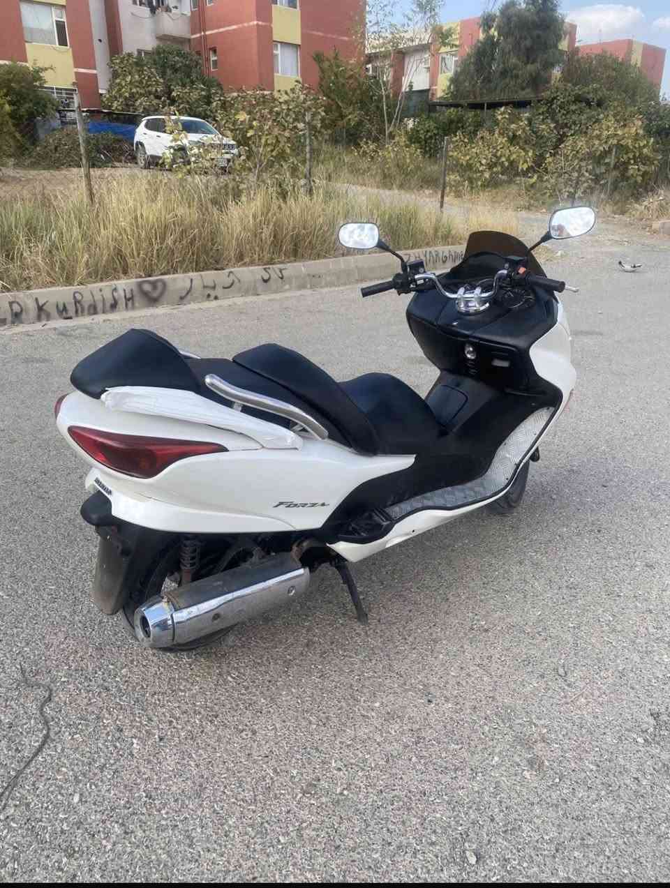 سلام عليكم فورزا 08 للبيع رمبه مكينه ممفتوحه كلشي جديد مسويلها ادامه لكلشي متعوب عليها قايش و كلج  اصلي  جديد مبدلهن رمبه مكفوله كفاله عامه  كشرها نضيف كلش نضافه90% ناعمه  ماشيه49الف  تايرات جدد نضيفات  مكاني سليمانيه سعرها10ورقات ونص وبيها مجال شويه  تجي تفحص وشوف بعينك  للتواصل واتساب او خاص  موجود ***********
