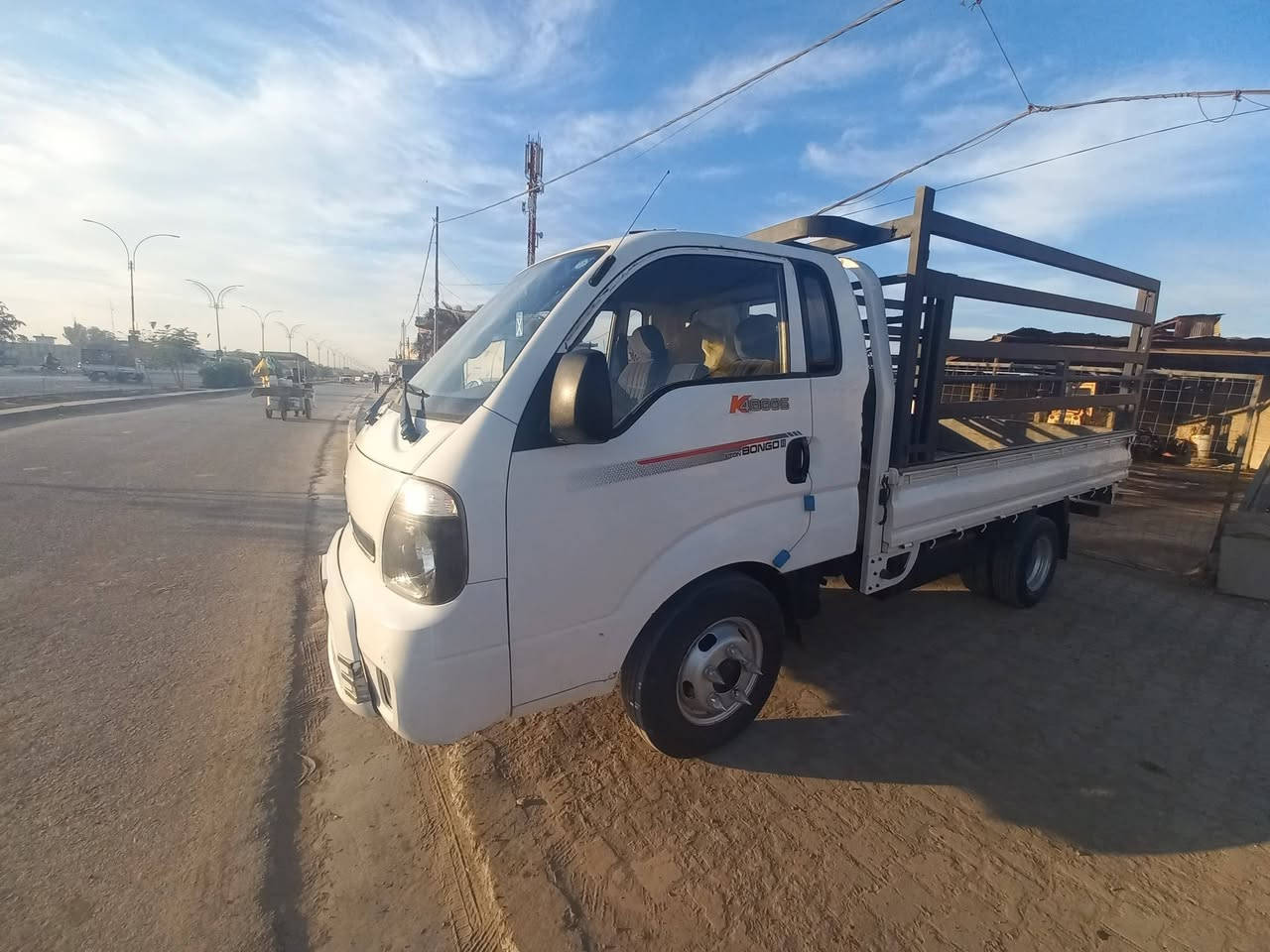 السلام عليكم
كيا فحل مفتوح 4000s
١.موديل 2017
٢.ضرر فقط باب السكن الربع الجوه مال باب واضح بلتصوير 
٣.مكينه كير حداديه عينه صينيه دسك بنز كله جديد 
٤.بيها بصفاح البدي نكرشه سببها اللزكه سابقا 
٥.حله نادر 
للإستفسار/ ***********
