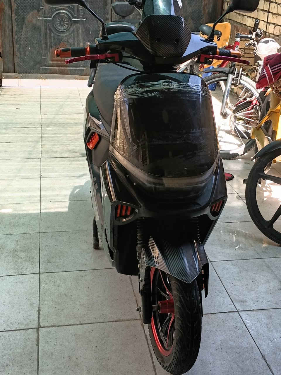 دراجة للبيع 
كراون G9 جاهزة وحلوة 
ملف 1500 w
بطاريات وينلي جديد 30 A يعني وين مايعجبك اطلع
 سماعات بلوتوث صوت واضح وعالي   . منفذ يو اس بي 
ثلاث سرع 1.2.3  +R
 بيها ملاحظات بسيطة بالكشر  ما ماثر على شكلها 
تايرات جدد قبضات وبريكات رياضي 
لدات جانبية ولدات خلفية وامامية 
لايت عالي ناصي سكن دبل اشارة 
السعر جدا مناسب 600 الف فقط والمجال جدا بسيط . 
العنوان بغداد الزعفرانية ***********
